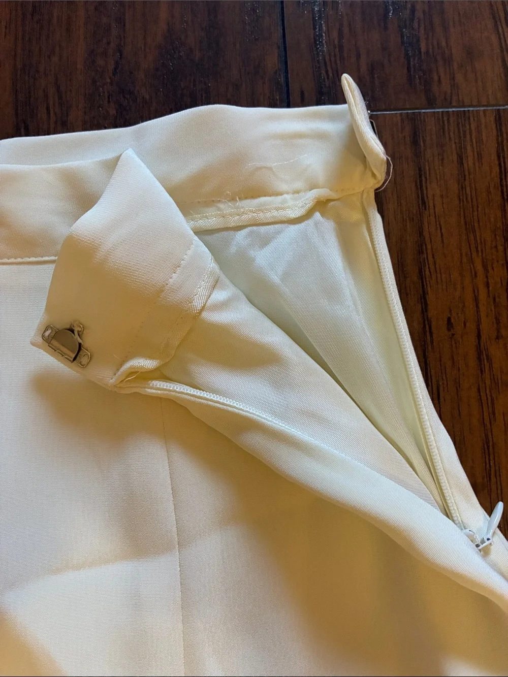 Vie by Victoria Royal sleek white